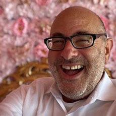 Photo a smiling person